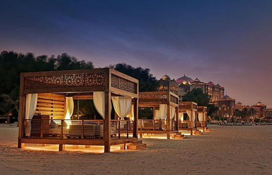Emirates Palace plaża wieczorem Emirates Palace plaża wieczorem