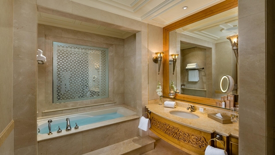 Emirates Palace - przykładowa łznienka Emirates Palace - przykładowa łazienka