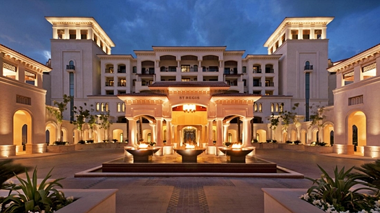 St. Regis Saadiyat Island - dziedziniec St. Regis Saadiyat Island - dziedziniec