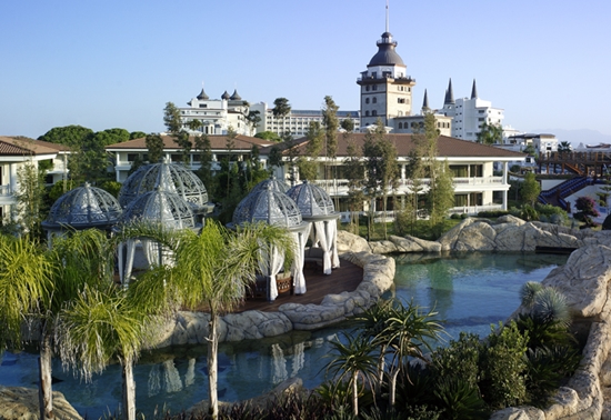 Sharks Bay i wille w ogrodzie Mardan Palace Antalya Sharks Bay i wille w ogrodzie Mardan Palace Antalya