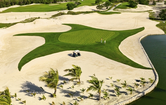 Iberostar Grand Hotel Bavaro - pole golfowe koło hotelu Iberostar Grand Hotel Bavaro - pole golfowe koło hotelu